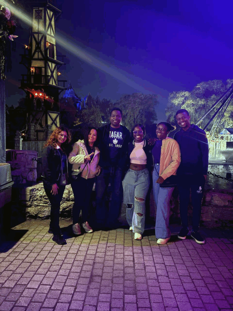 Pearl Dsouza, Jenifer Oclinaria Castillo, Kehinde Olatunji, Student Experience Facilitator Noella Kotei, Peer Navigator Stephanie Umeokeke, and Onyekachukwu Patrick Ojemaye at Canada’s Wonderland Halloween Haunt.