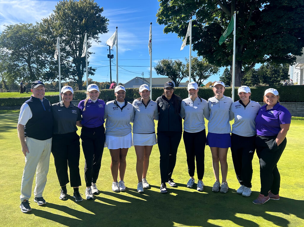 Dr. Robert Wylie, ’74,with the Niagara University women's golf team.