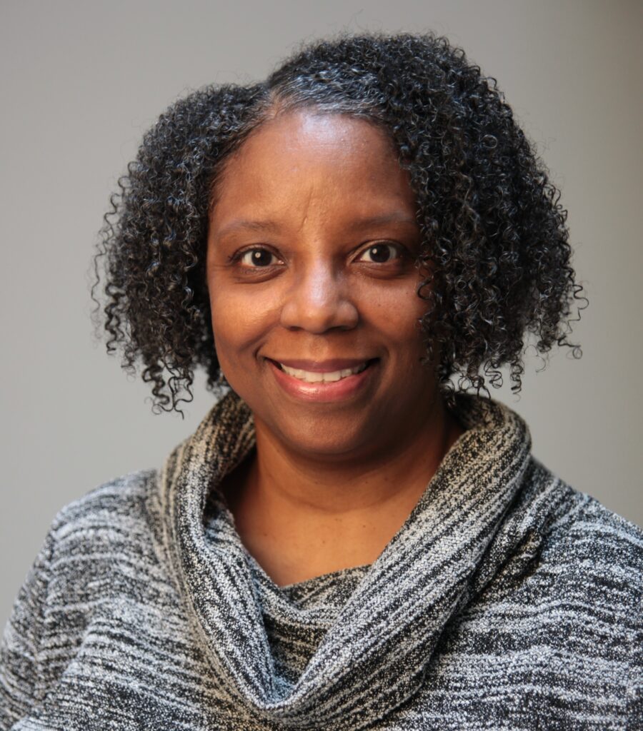 Head and shoulders photo of Rolanda Ward