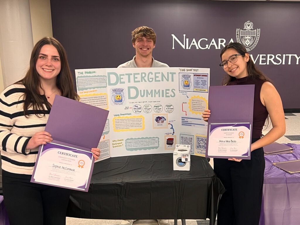 Fair Winners - Detergent Dummies (Sophie McCormick ‘26, Maria Melo Bello ’27 and Tyler
Yousett '26)